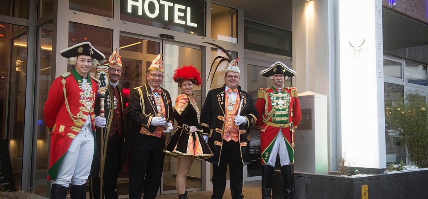 Prinz ALEXANDER residiert im Hotel PLATZHIRSCH 