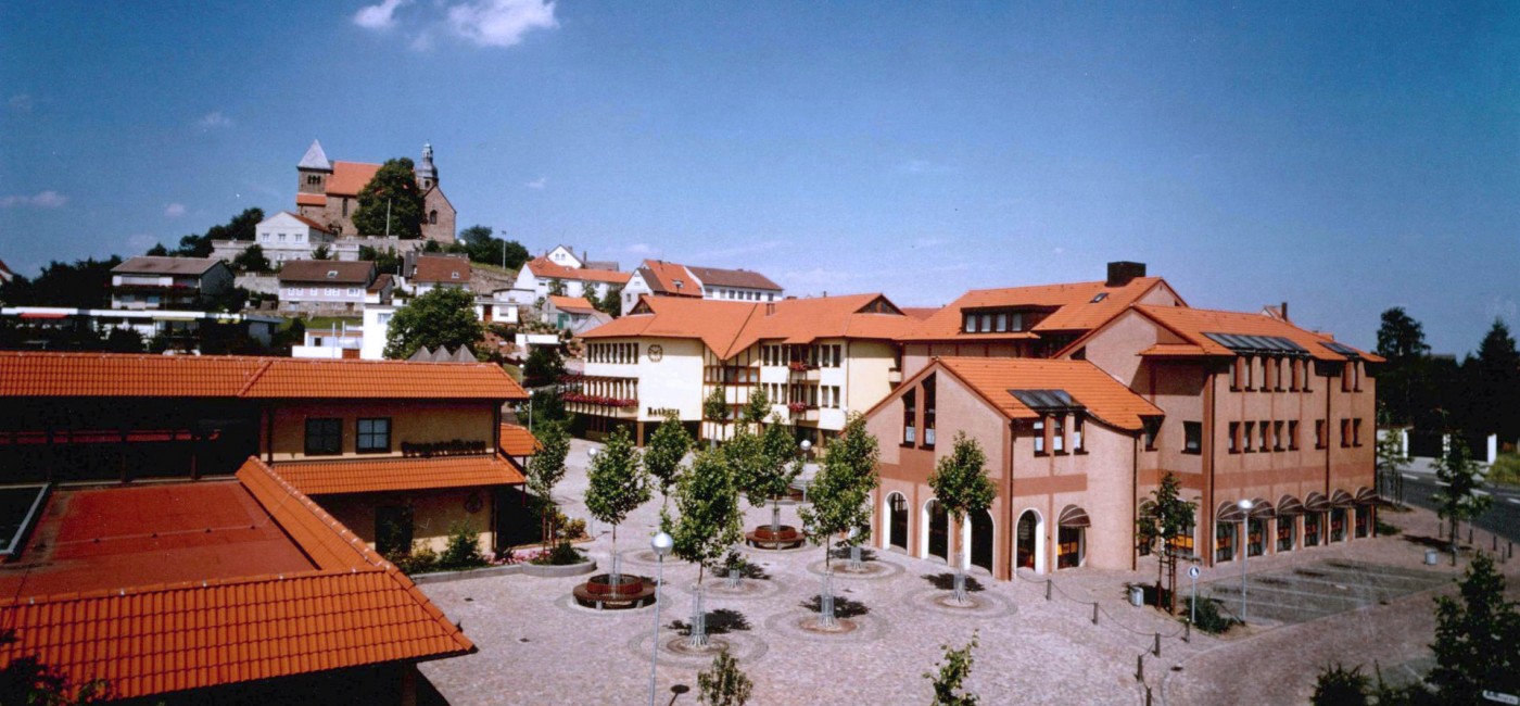 Rathausplatz, Zentrum Petersberg