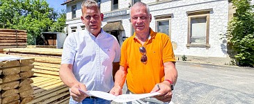 Die Investoren Christopher Burg (li.) und Martin Geisendörfer (re.) vor dem Waldschlösschen.